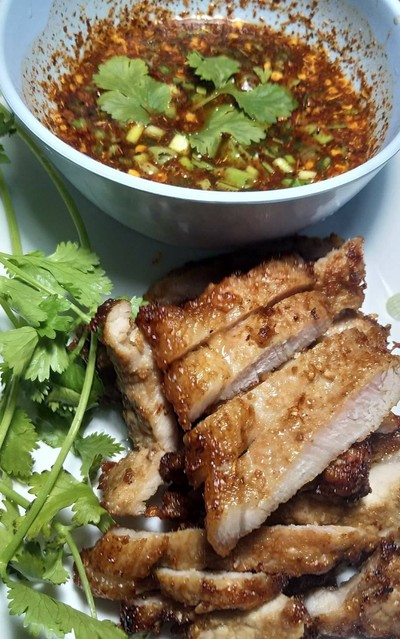 หมูทอดน้ำจิ้มแจ่ว