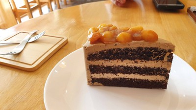 MOCHA MACADAMIA CAKE
