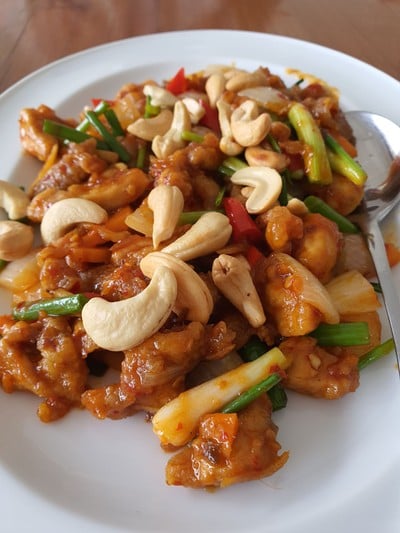 ไก่ผัดเม็ดมะม่วงหิมพาน