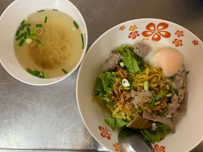บะหมี่แห้งไก่ + ไข่ลวก