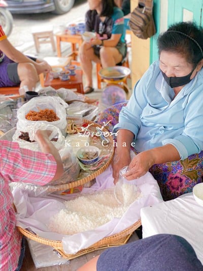 ข้าวแช่ ป้าเอื้อน (ข้าวแช่กาชาด) เพชรบุรี