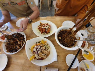 อาหาร หรือ เครื่องดื่ม