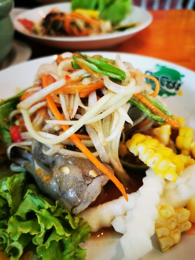 ส้มตำกุ้งสด