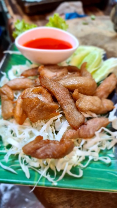  หมูแดดเดียว 80 บาท