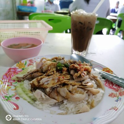 อาหาร หรือ เครื่องดื่ม