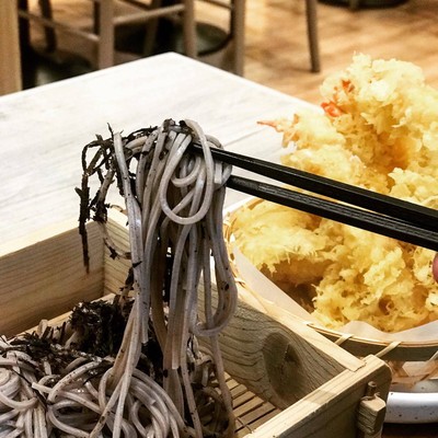 โซบะ เทมปุระ ร้อน หรือ เย็น