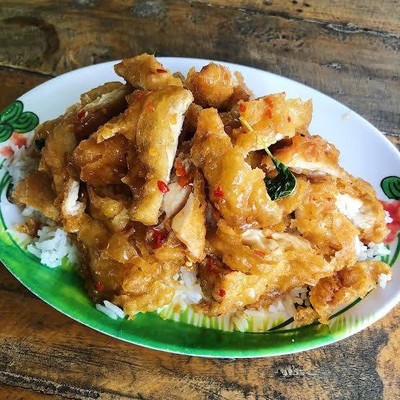 ผัดกะเพราไก่กรอบราดข้าว