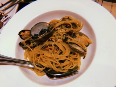 Spaghetti with U.S. Clams in White Wine Sauce
