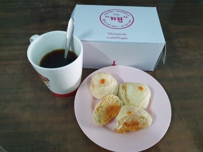 ขนมเปี๊ยะร้าน "หมู" ซอยโปโล 4