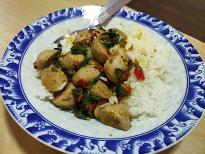 ข้าวกระเพราเนื้อเค็มแสบปาก