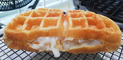 วาฟเฟิลวนิลา ซอสมะพร้าวอ่อน