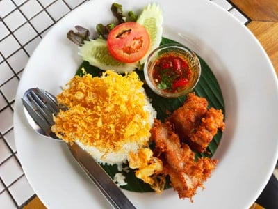 หมูทอดยอดน้ำจิ้ม