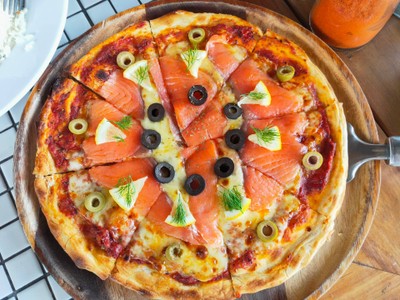 พิซซ่าแซลมอนรมควัน