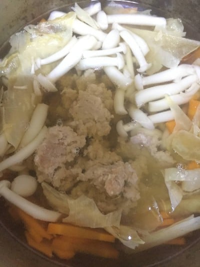 วิธีทำ แกงจืดจิงจูฉ่ายฟองเต้าหู้หมูสับ วิธีทำ แกงจืดจิงจูฉ่ายฟองเต้าหู้หมูสับ