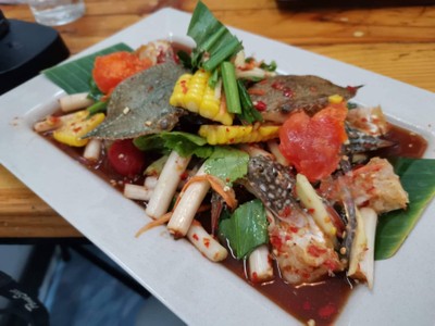 ยำปูม้าไข่เค็ม