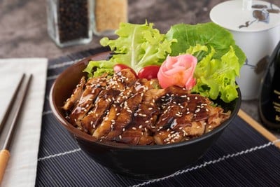 ละมุนละไมข้าวแกงกะหรี่ญี่ปุ่นและข้าวมันไก่