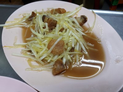 กุ้ยช่ายขาวผัดหมูกรอบ