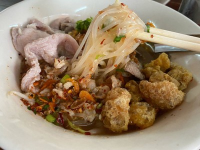 เส้นเล็กน้ำต้มยำ