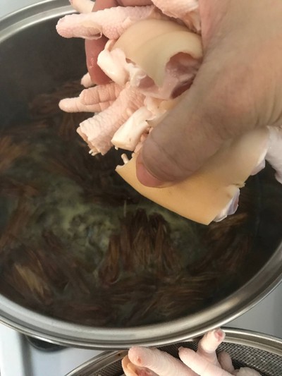 วิธีทำ ขนมจีนน้ำเงี้ยว สูตรขาหมู ขาไก่ 