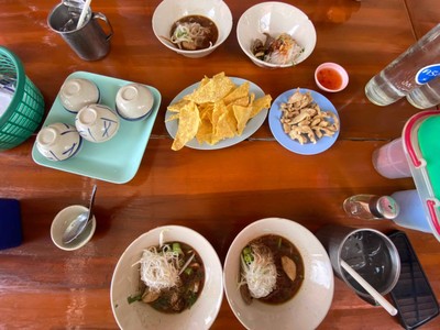 เส้นเล็กหมูน้ำตก No.1