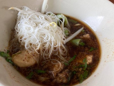 เส้นหมี่หมูน้ำตก