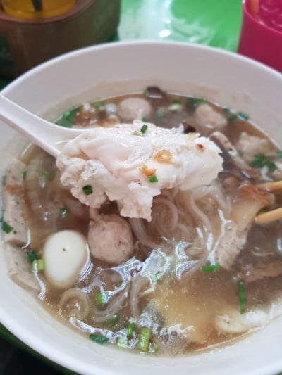 เมนูของร้าน คุณแดงก๋วยจั๊บญวน พระอาทิตย์