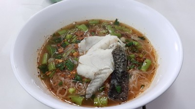 เส้นหมี่ต้มยำเนื้อปลา