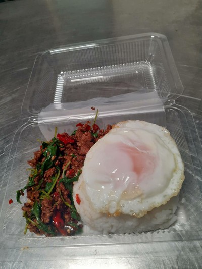 ข้าวกะเพราหมู ไข่ดาว