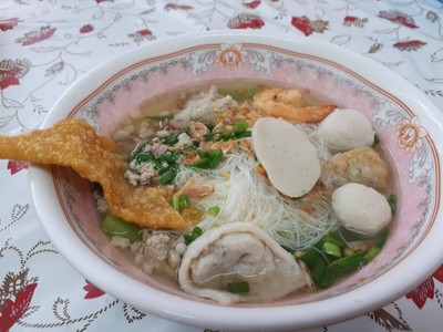 เส้นหมี่น้ำหมู