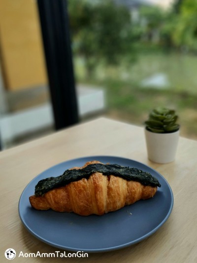 Spinach Croissant