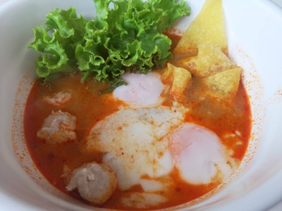 ก๋วยเตี๋ยวไข่ออนเซ็นหมูเด้ง