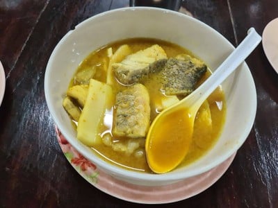 แกงเหลืองเนื้อปลา ยอดมะพร้าว