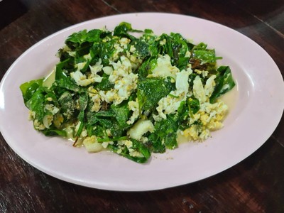 ใบเหลียงผัดไข่