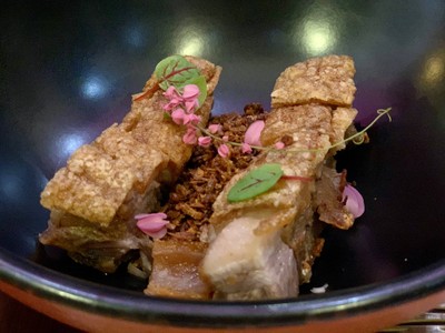 หมูกรอบน้ำพริกไข่เค็ม