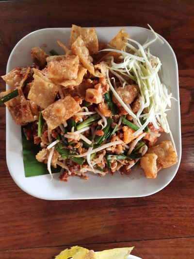 ผัดไทยเกี๊ยวกรอบ