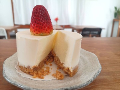 STRAWBERRY CHEESECAKE