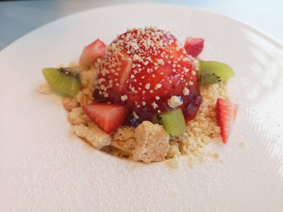 Strawberry crumble