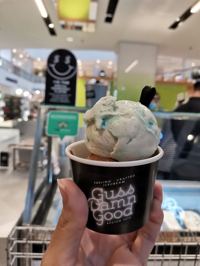 รูป Guss Damn Good Central World