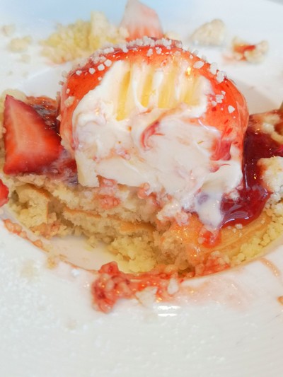Strawberry crumble