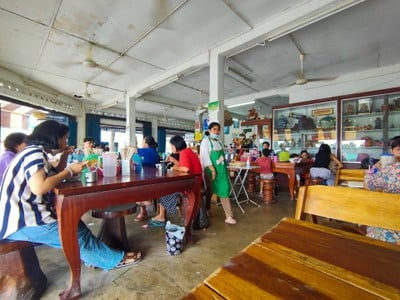 บรรยากาศ ลูกชิ้นหมูราชา