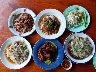 อาหาร หรือ เครื่องดื่ม