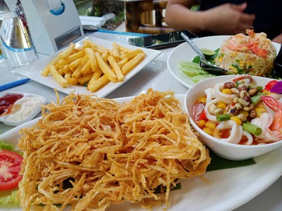 อาหาร หรือ เครื่องดื่ม