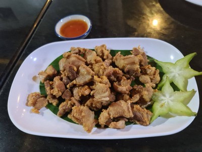 หมูสามชั้นทอดน้ำปลา