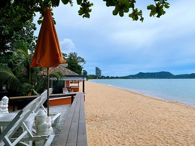 สระว่ายน้ำ/ชายหาด