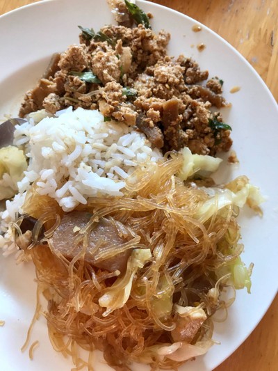 ผัดวุ้นเส้นกับลาบหมูเจราดข้าว