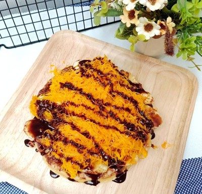 วาฟเฟิลทาช้อคโกแลตสเปรสเยิ้มๆ กล้วย ฝอยทอง