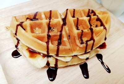 วนิลากล้วย ทาช้อคโกแลตสเปรสเยิ้มๆ