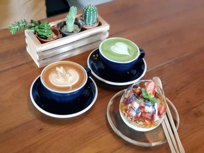 EARLY BIRD Coffee & Dessert Bar