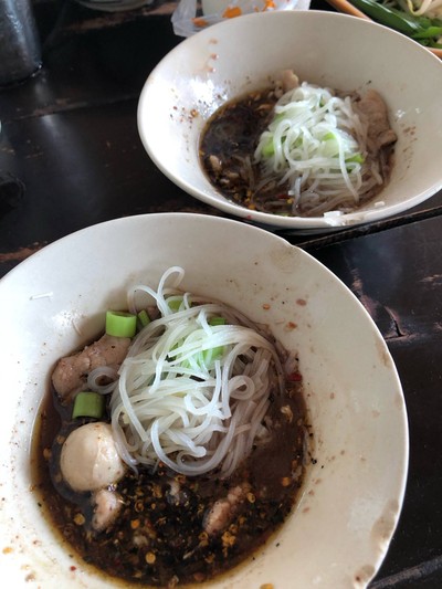 เส้นเล็กน้ำตก