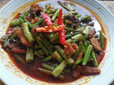หมูผัดพริกแกง